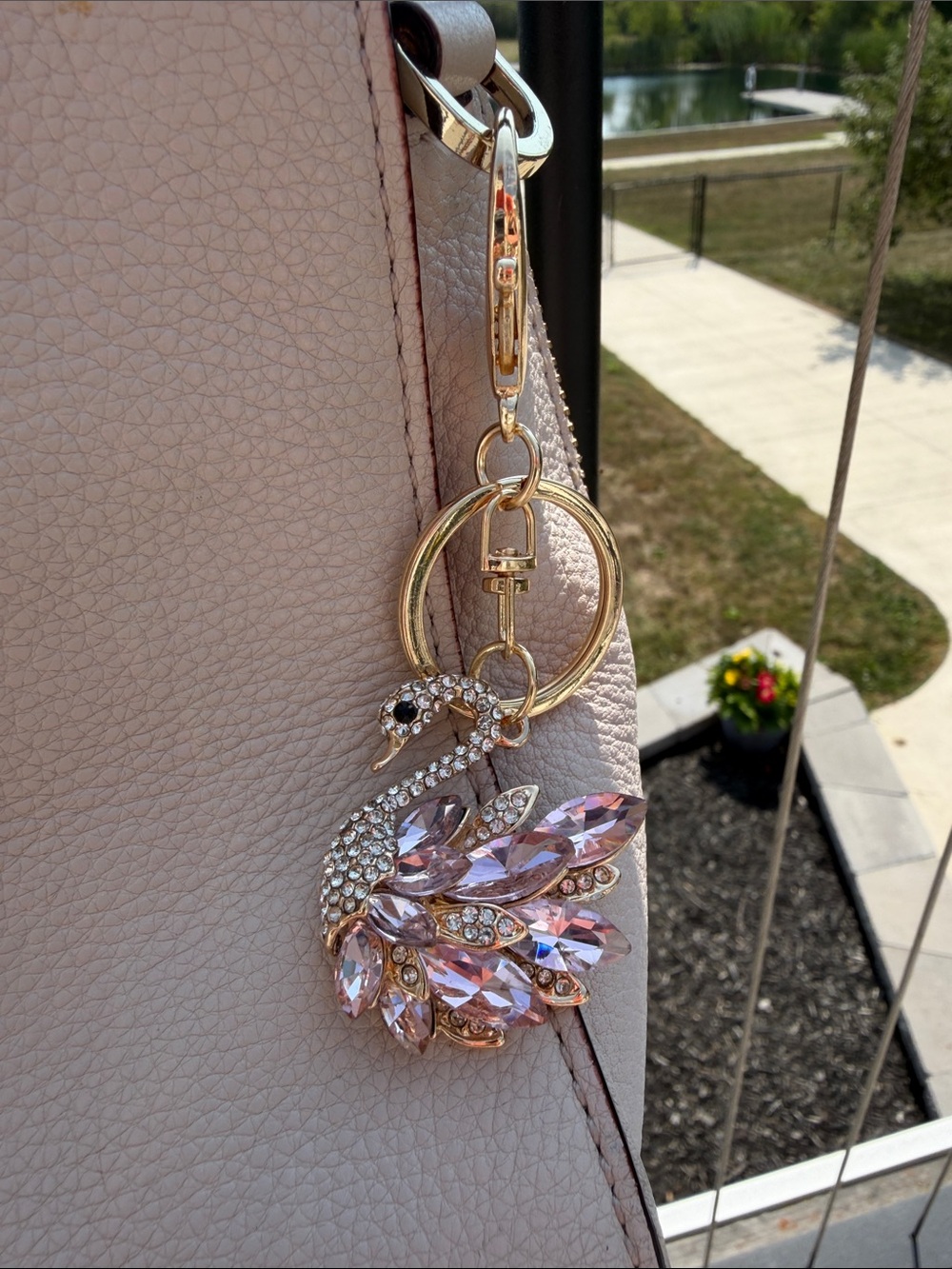 *ITEM BUNDLE* kate spade Pebbled Pink Satchel, bag charm & Kurt Geiger sunnies! - Picture 5 of 13